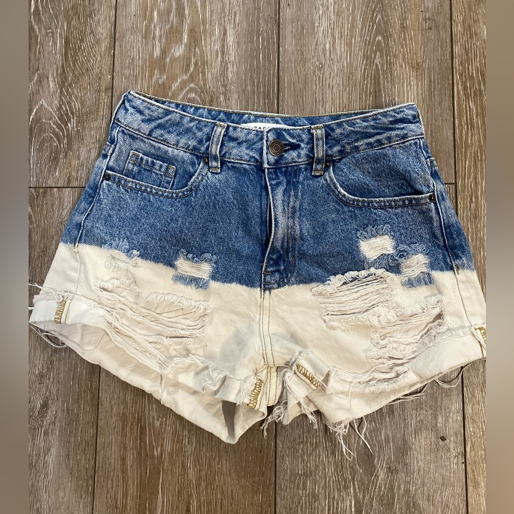 Y2K Aesthetic PACSUN Mom Shorts - Size 25 - Light Wash Distressed Denim